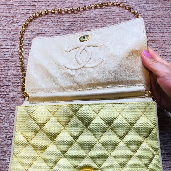 Authentic Chanel Vintage Yellow Straw Shoulder Bag - Picture 7 of 13